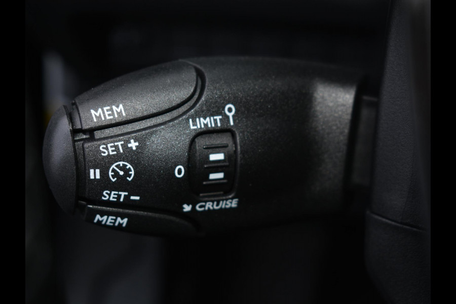 Peugeot 2008 1.2 Hybrid 145 Style Navigatie | Automaat