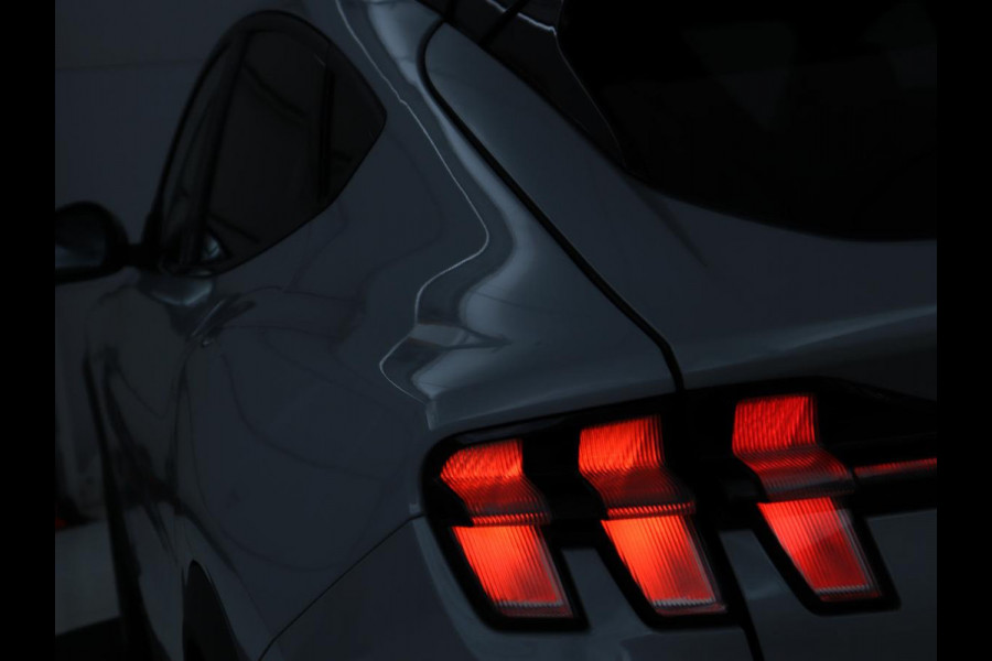 Ford Mustang Mach-E RWD 75kWh | SOH 92% | Leder | 360 Camera | Stoelverwarming | Adaptive cruise | B&O Sound | Stuurverwarming | Carplay | Navigatie | Park Assist | Full LED