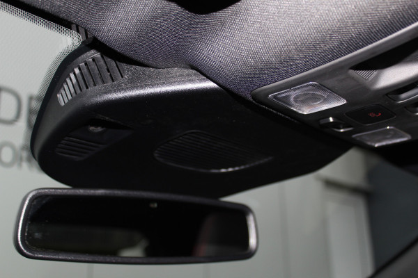 Ford Kuga 2.5-243pk PHEV ST-Line X. Trekgewicht 2.100kg. Nieuw Model ! Van €. 54.937,- voor €. 43.735,- Trekgewicht van 2.100kg ! Elektr. panodak., elektr. trekhaak, stoel-, stuur- en voorraamverw., 360gr. Camera, HUD, AppleCarplay/Androidauto, Elektr. verstelb. comfortstoelen, LED verl.