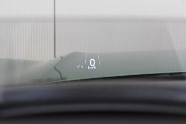 Ford Kuga 2.5-243pk PHEV ST-Line X. Trekgewicht 2.100kg. Nieuw Model ! Van €. 54.937,- voor €. 43.735,- Trekgewicht van 2.100kg ! Elektr. panodak., elektr. trekhaak, stoel-, stuur- en voorraamverw., 360gr. Camera, HUD, AppleCarplay/Androidauto, Elektr. verstelb. comfortstoelen, LED verl.