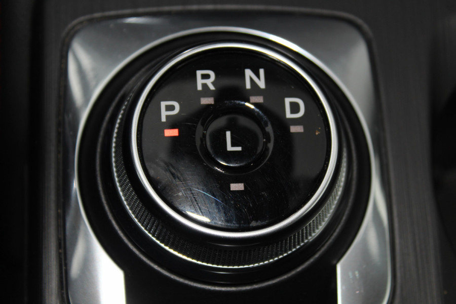 Ford Kuga 2.5-243pk PHEV ST-Line X. Trekgewicht 2.100kg. Nieuw Model ! Van €. 54.937,- voor €. 43.735,- Trekgewicht van 2.100kg ! Elektr. panodak., elektr. trekhaak, stoel-, stuur- en voorraamverw., 360gr. Camera, HUD, AppleCarplay/Androidauto, Elektr. verstelb. comfortstoelen, LED verl.