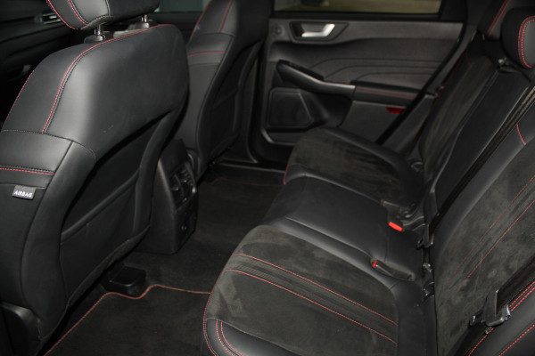 Ford Kuga 2.5-243pk PHEV ST-Line X. Trekgewicht 2.100kg. Nieuw Model ! Van €. 54.937,- voor €. 43.735,- Trekgewicht van 2.100kg ! Elektr. panodak., elektr. trekhaak, stoel-, stuur- en voorraamverw., 360gr. Camera, HUD, AppleCarplay/Androidauto, Elektr. verstelb. comfortstoelen, LED verl.