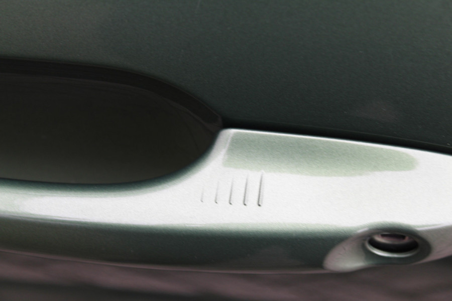 Ford Kuga 2.5-243pk PHEV ST-Line X. Trekgewicht 2.100kg. Nieuw Model ! Van €. 54.937,- voor €. 43.735,- Trekgewicht van 2.100kg ! Elektr. panodak., elektr. trekhaak, stoel-, stuur- en voorraamverw., 360gr. Camera, HUD, AppleCarplay/Androidauto, Elektr. verstelb. comfortstoelen, LED verl.