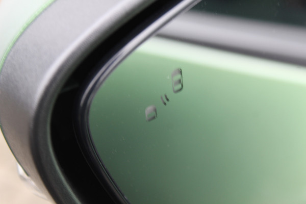 Ford Kuga 2.5-243pk PHEV ST-Line X. Trekgewicht 2.100kg. Nieuw Model ! Van €. 54.937,- voor €. 43.735,- Trekgewicht van 2.100kg ! Elektr. panodak., elektr. trekhaak, stoel-, stuur- en voorraamverw., 360gr. Camera, HUD, AppleCarplay/Androidauto, Elektr. verstelb. comfortstoelen, LED verl.