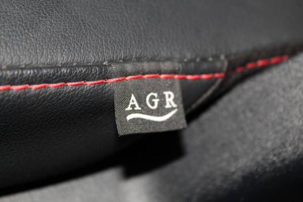 Ford Kuga 2.5-243pk PHEV ST-Line X. Trekgewicht 2.100kg. Nieuw Model ! Van €. 54.937,- voor €. 43.735,- Trekgewicht van 2.100kg ! Elektr. panodak., elektr. trekhaak, stoel-, stuur- en voorraamverw., 360gr. Camera, HUD, AppleCarplay/Androidauto, Elektr. verstelb. comfortstoelen, LED verl.