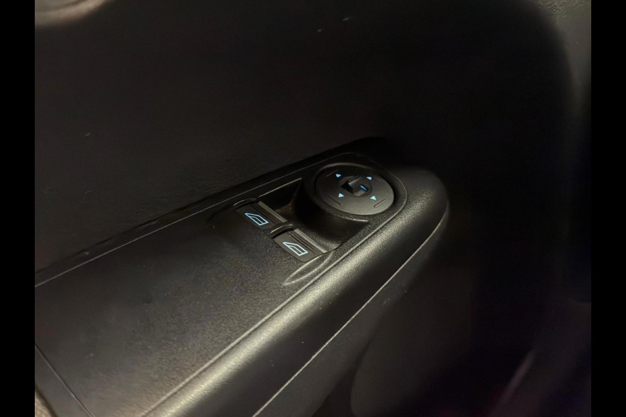 Ford Tourneo Courier 1.0 Titanium / Navi / Camera / Clima