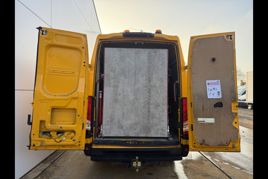 Iveco Daily 35S16 2.3 Automaat L2H2 Oprijplaat Trekhaak Climate Control Cruise Control Lucht Geveerde Stoel