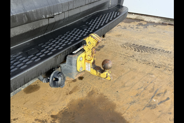 Iveco Daily 35S16 2.3 Automaat L2H2 Oprijplaat Trekhaak Climate Control Cruise Control Lucht Geveerde Stoel