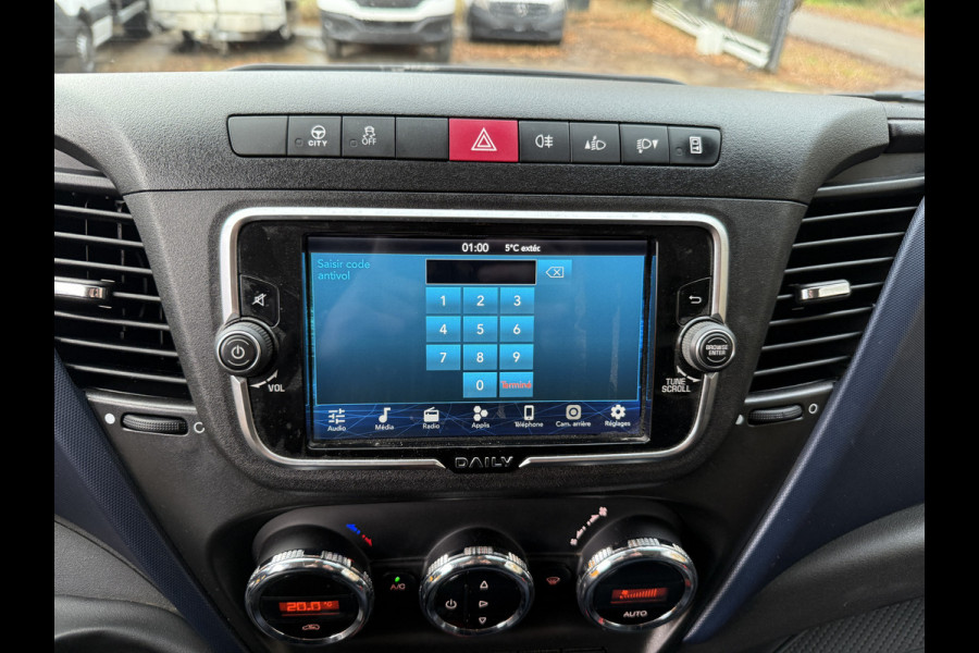 Iveco Daily 35S16 2.3 Automaat L2H2 Oprijplaat Trekhaak Climate Control Cruise Control Lucht Geveerde Stoel