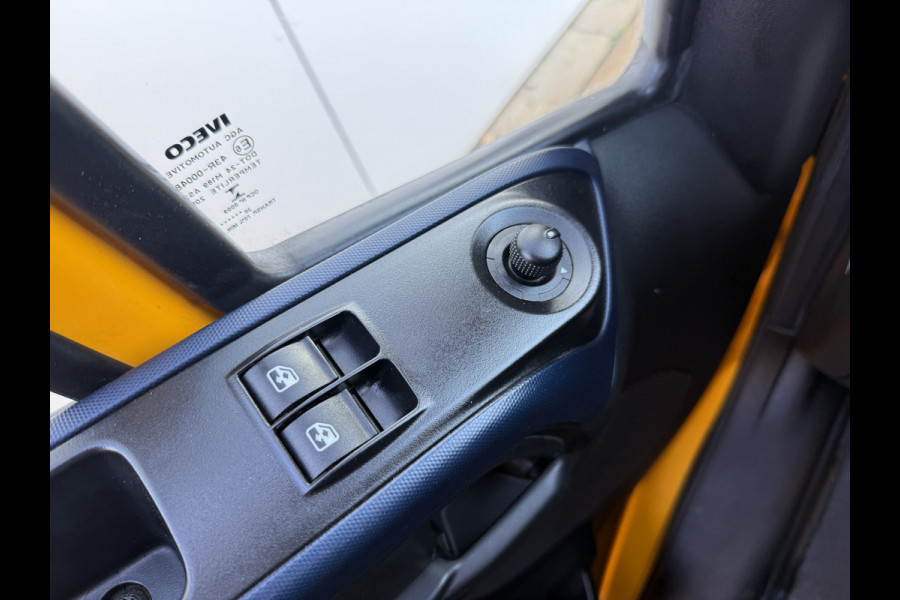 Iveco Daily 35S16 2.3 Automaat L2H2 Oprijplaat Trekhaak Climate Control Cruise Control Lucht Geveerde Stoel