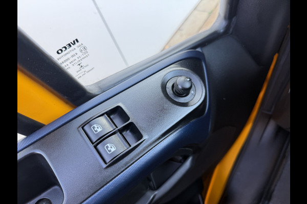Iveco Daily 35S16 2.3 Automaat L2H2 Oprijplaat Trekhaak Climate Control Cruise Control Lucht Geveerde Stoel