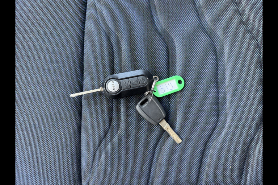 Iveco Daily 35S16 2.3 Automaat L2H2 Oprijplaat Trekhaak Climate Control Cruise Control Lucht Geveerde Stoel