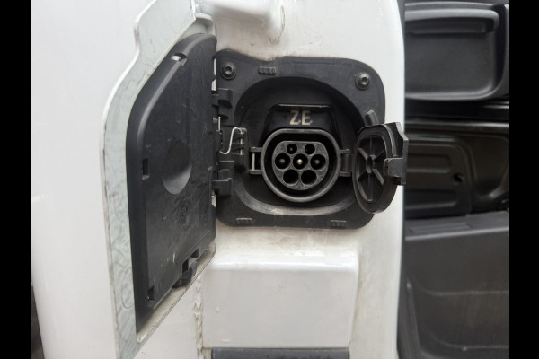 Renault eMaster ZE 100% Elektrisch 57kWh 193km WLTP LED Airco Cruise Control Bakwagen Meubelbak Koffer Laadkabel