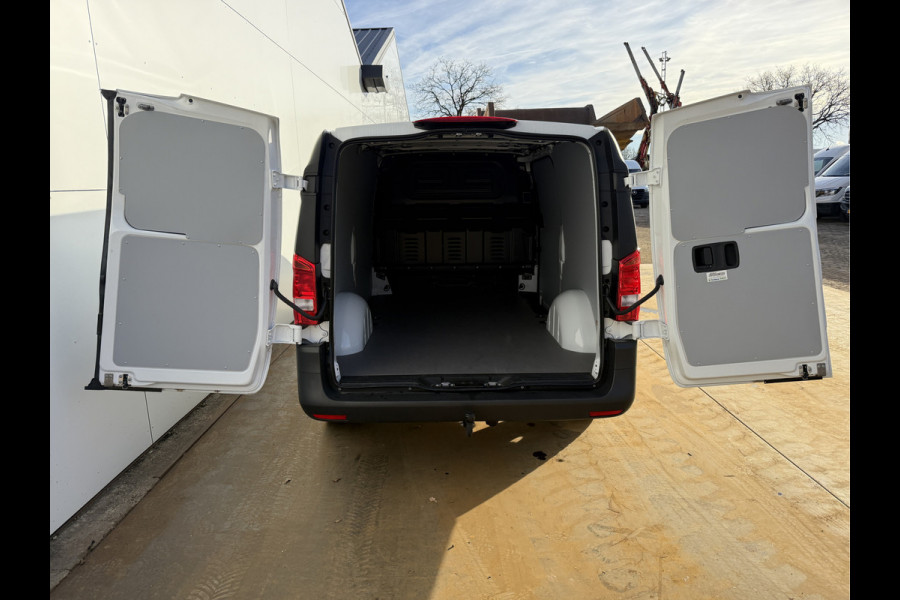 Mercedes-Benz Vito 114 1.9 CDI Automaat L3H1 Climate Control Adaptieve Cruise Control Trekhaak Carplay Camera Stoelverwarming