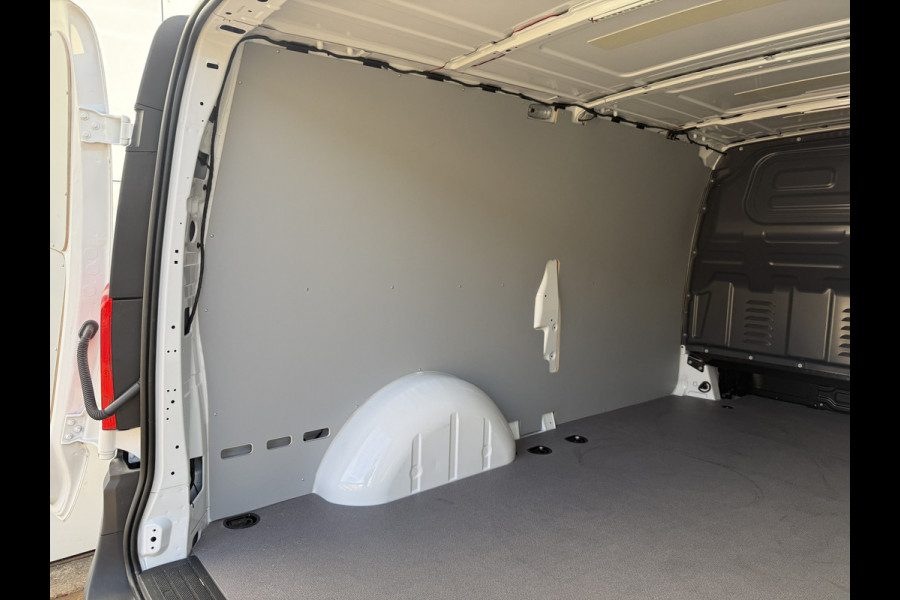 Mercedes-Benz Vito 114 1.9 CDI Automaat L3H1 Climate Control Adaptieve Cruise Control Trekhaak Carplay Camera Stoelverwarming