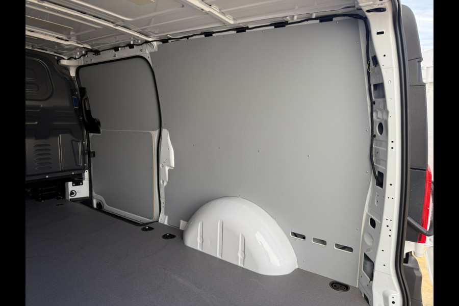 Mercedes-Benz Vito 114 1.9 CDI Automaat L3H1 Climate Control Adaptieve Cruise Control Trekhaak Carplay Camera Stoelverwarming