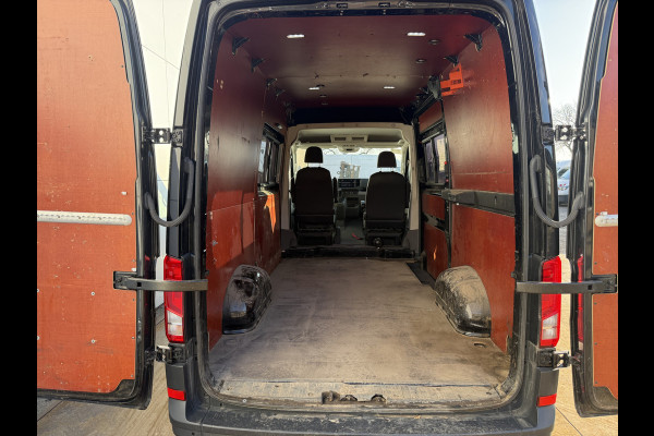 Volkswagen Crafter 2.0 TDI 140PK Automaat L3H3 Airco Cruise Control Elektrische Schuifdeur Trekhaak Camera Carplay Parkeersensoren voor achter