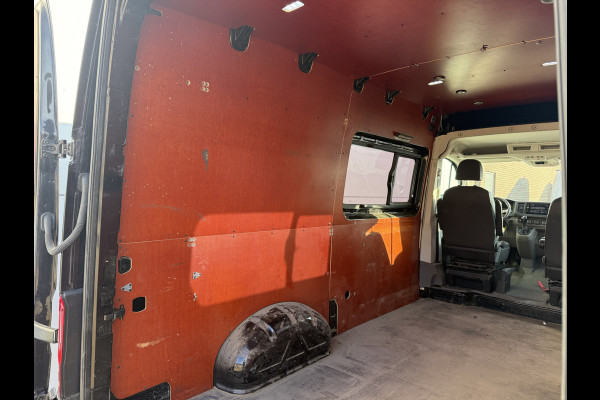 Volkswagen Crafter 2.0 TDI 140PK Automaat L3H3 Airco Cruise Control Elektrische Schuifdeur Trekhaak Camera Carplay Parkeersensoren voor achter