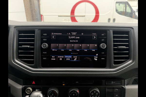 Volkswagen Crafter 2.0 TDI 140PK Automaat L3H3 Airco Cruise Control Elektrische Schuifdeur Trekhaak Camera Carplay Parkeersensoren voor achter