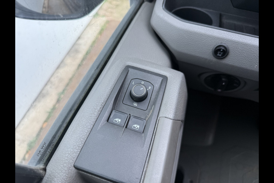 Volkswagen Crafter 2.0 TDI 140PK Automaat L3H3 Airco Cruise Control Elektrische Schuifdeur Trekhaak Camera Carplay Parkeersensoren voor achter