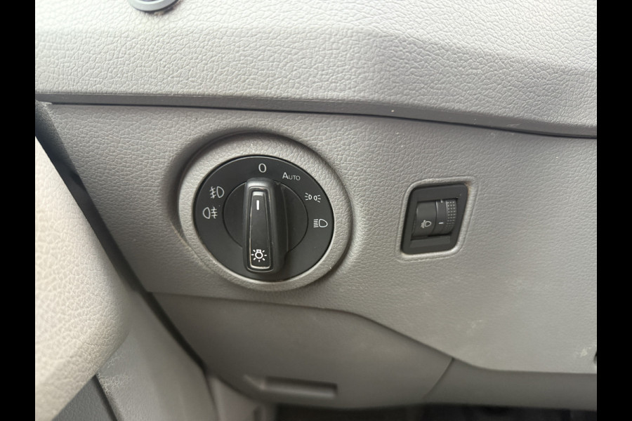 Volkswagen Crafter 2.0 TDI 140PK Automaat L3H3 Airco Cruise Control Elektrische Schuifdeur Trekhaak Camera Carplay Parkeersensoren voor achter