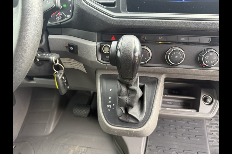 Volkswagen Crafter 2.0 TDI 140PK Automaat L3H3 Airco Cruise Control Elektrische Schuifdeur Trekhaak Camera Carplay Parkeersensoren voor achter