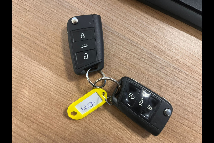 Volkswagen Crafter 2.0 TDI 140PK Automaat L3H3 Airco Cruise Control Elektrische Schuifdeur Trekhaak Camera Carplay Parkeersensoren voor achter