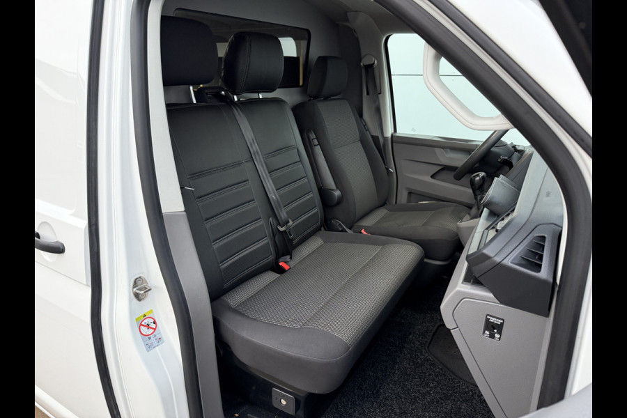 Volkswagen Transporter 2.0 TDI 150PK Automaat L2H1 Airco Cruise Control Trekhaak Carplay Navigatie 3 Stoelen Parkeersensoren