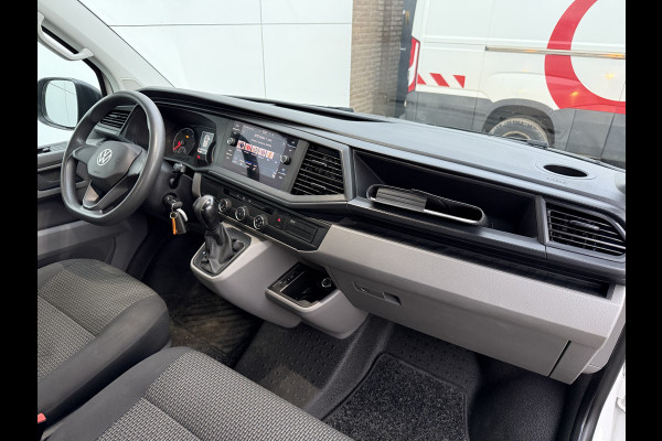 Volkswagen Transporter 2.0 TDI 150PK Automaat L2H1 Airco Cruise Control Trekhaak Carplay Navigatie 3 Stoelen Parkeersensoren