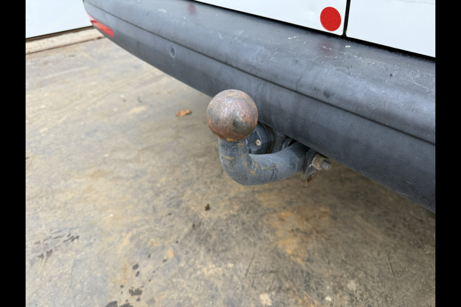 Volkswagen Transporter 2.0 TDI 150PK Automaat L2H1 Airco Cruise Control Trekhaak Carplay Navigatie 3 Stoelen Parkeersensoren