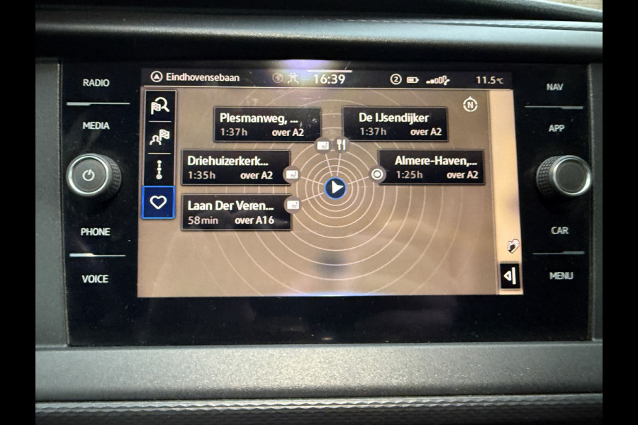 Volkswagen Transporter 2.0 TDI 150PK Automaat L2H1 Airco Cruise Control Trekhaak Carplay Navigatie 3 Stoelen Parkeersensoren