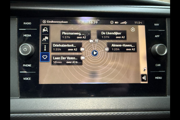 Volkswagen Transporter 2.0 TDI 150PK Automaat L2H1 Airco Cruise Control Trekhaak Carplay Navigatie 3 Stoelen Parkeersensoren