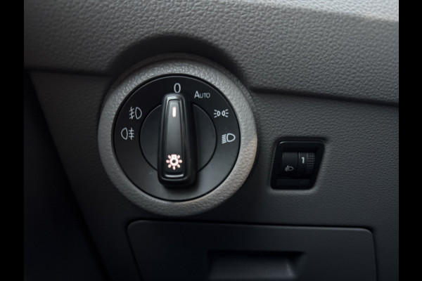 Volkswagen Transporter 2.0 TDI 150PK Automaat L2H1 Airco Cruise Control Trekhaak Carplay Navigatie 3 Stoelen Parkeersensoren