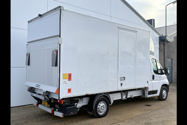 Peugeot Boxer 2.2 HDI 165PK Laadklep LED Cruise Control Climate Control Carplay Camera Standkachel Koffer Bakwagen Meubelbak
