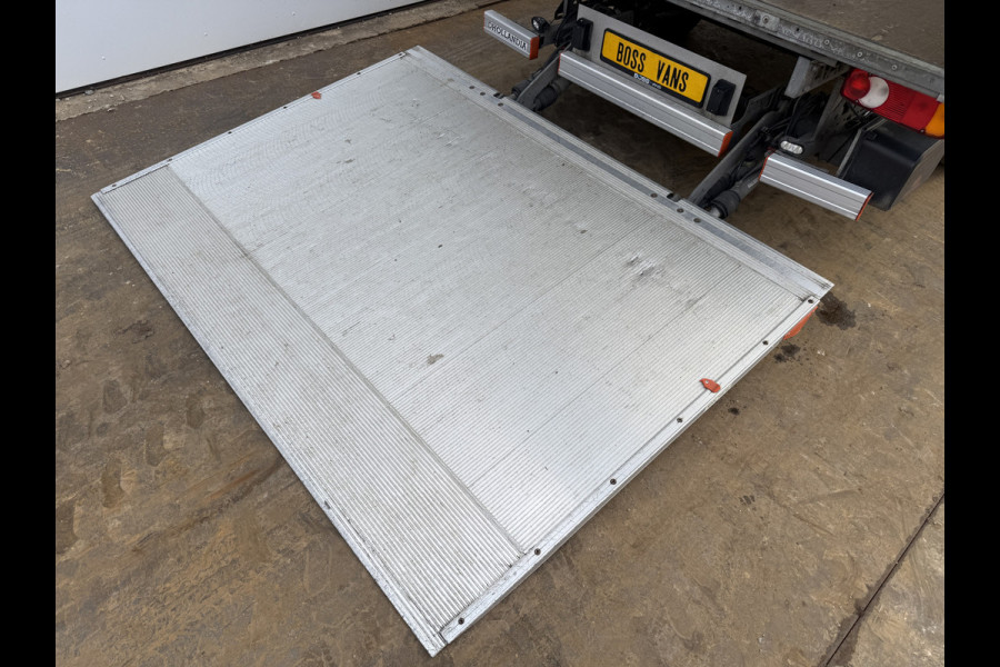 Peugeot Boxer 2.2 HDI 165PK Laadklep LED Cruise Control Climate Control Carplay Camera Standkachel Koffer Bakwagen Meubelbak