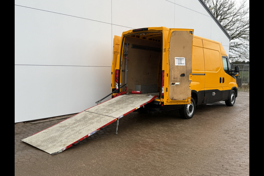 Iveco Daily 35S16 2.3 Automaat L2H2 Oprijplaat Trekhaak Climate Control Cruise Control Lucht Geveerde Stoel