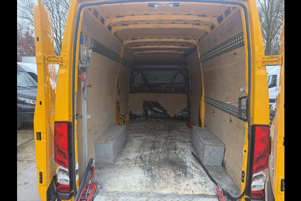 Iveco Daily 35S16 2.3 Automaat L2H2 Oprijplaat Trekhaak Climate Control Cruise Control Lucht Geveerde Stoel