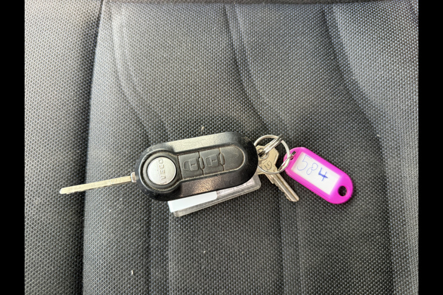 Iveco Daily 35S18 3.0 Automaat Laadklep LED Climate Bakwagen Meubelbak Koffer Control Adaptieve Cruise Control Standkachel Camera Navigatie