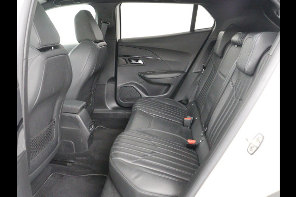 Peugeot e-2008 EV GT Pack 50 kWh | 3 Fase | Panoramadak | Stoelverwarming | Adaptive cruise | Leder | Carplay | Keyless | Camera | Full LED | Navigatie | Climate control | Dodehoek detectie