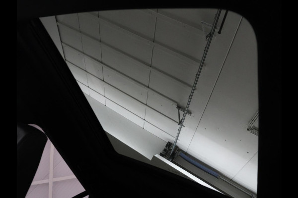 Peugeot e-2008 EV GT Pack 50 kWh | 3 Fase | Panoramadak | Stoelverwarming | Adaptive cruise | Leder | Carplay | Keyless | Camera | Full LED | Navigatie | Climate control | Dodehoek detectie