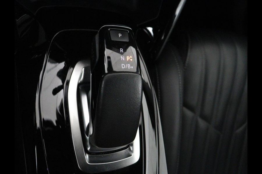 Peugeot e-2008 EV GT Pack 50 kWh | 3 Fase | Panoramadak | Stoelverwarming | Adaptive cruise | Leder | Carplay | Keyless | Camera | Full LED | Navigatie | Climate control | Dodehoek detectie