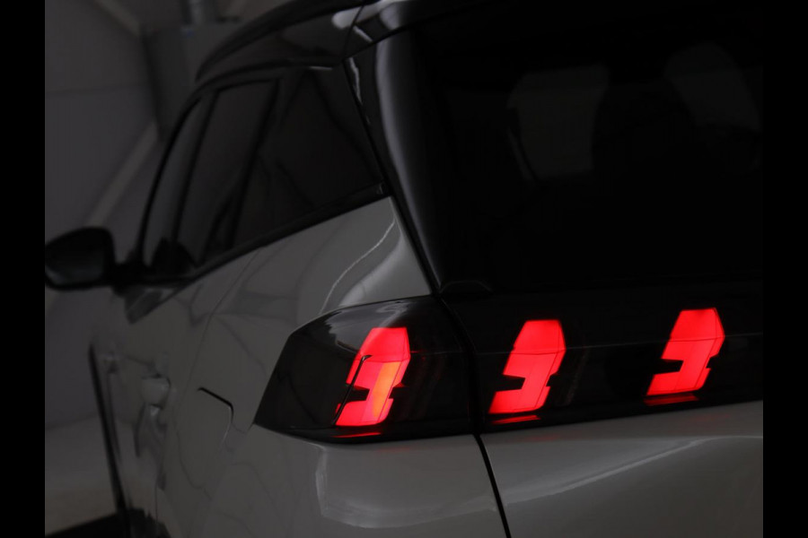 Peugeot e-2008 EV GT Pack 50 kWh | 3 Fase | Panoramadak | Stoelverwarming | Adaptive cruise | Leder | Carplay | Keyless | Camera | Full LED | Navigatie | Climate control | Dodehoek detectie