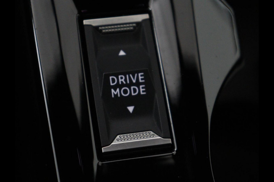 Peugeot e-2008 EV GT Pack 50 kWh | 3 Fase | Panoramadak | Stoelverwarming | Adaptive cruise | Leder | Carplay | Keyless | Camera | Full LED | Navigatie | Climate control | Dodehoek detectie