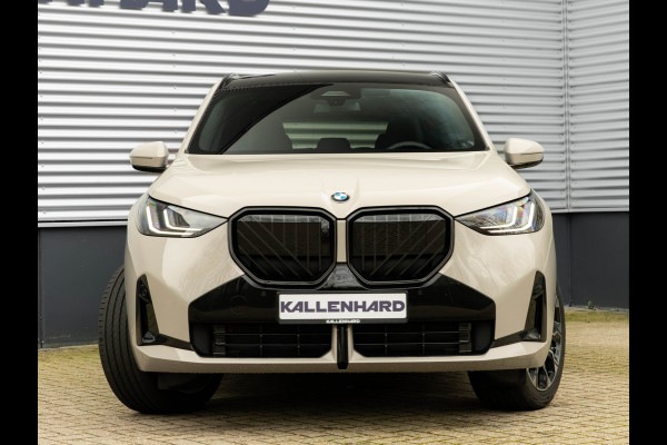 BMW X3 30e xDrive - M-Sport Pro - Pano - Trekhaak - Head-up - Stuurwiel Verwarmd