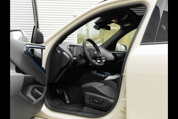 BMW X3 30e xDrive - M-Sport Pro - Pano - Trekhaak - Head-up - Stuurwiel Verwarmd