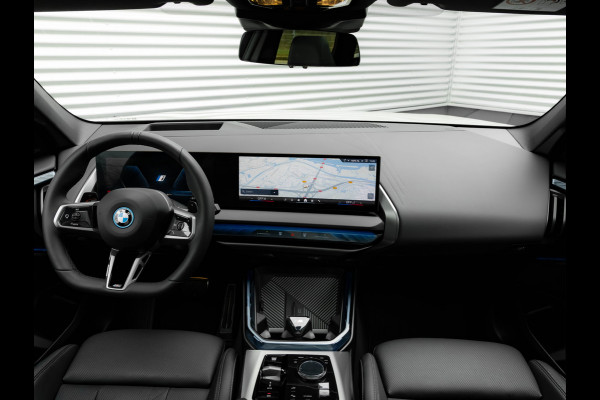 BMW X3 30e xDrive - M-Sport Pro - Pano - Trekhaak - Head-up - Stuurwiel Verwarmd