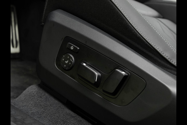 BMW X3 30e xDrive - M-Sport Pro - Pano - Trekhaak - Head-up - Stuurwiel Verwarmd