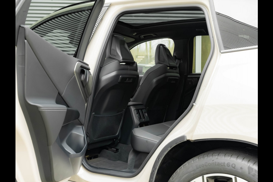 BMW X3 30e xDrive - M-Sport Pro - Pano - Trekhaak - Head-up - Stuurwiel Verwarmd