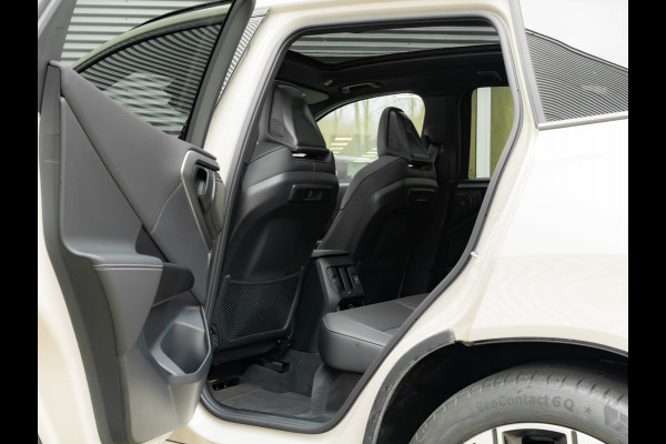 BMW X3 30e xDrive - M-Sport Pro - Pano - Trekhaak - Head-up - Stuurwiel Verwarmd