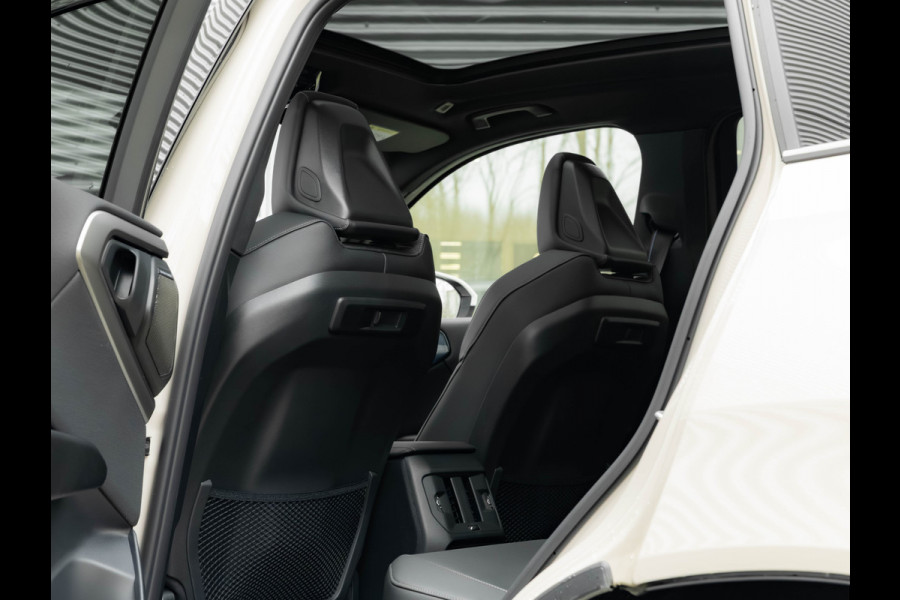 BMW X3 30e xDrive - M-Sport Pro - Pano - Trekhaak - Head-up - Stuurwiel Verwarmd